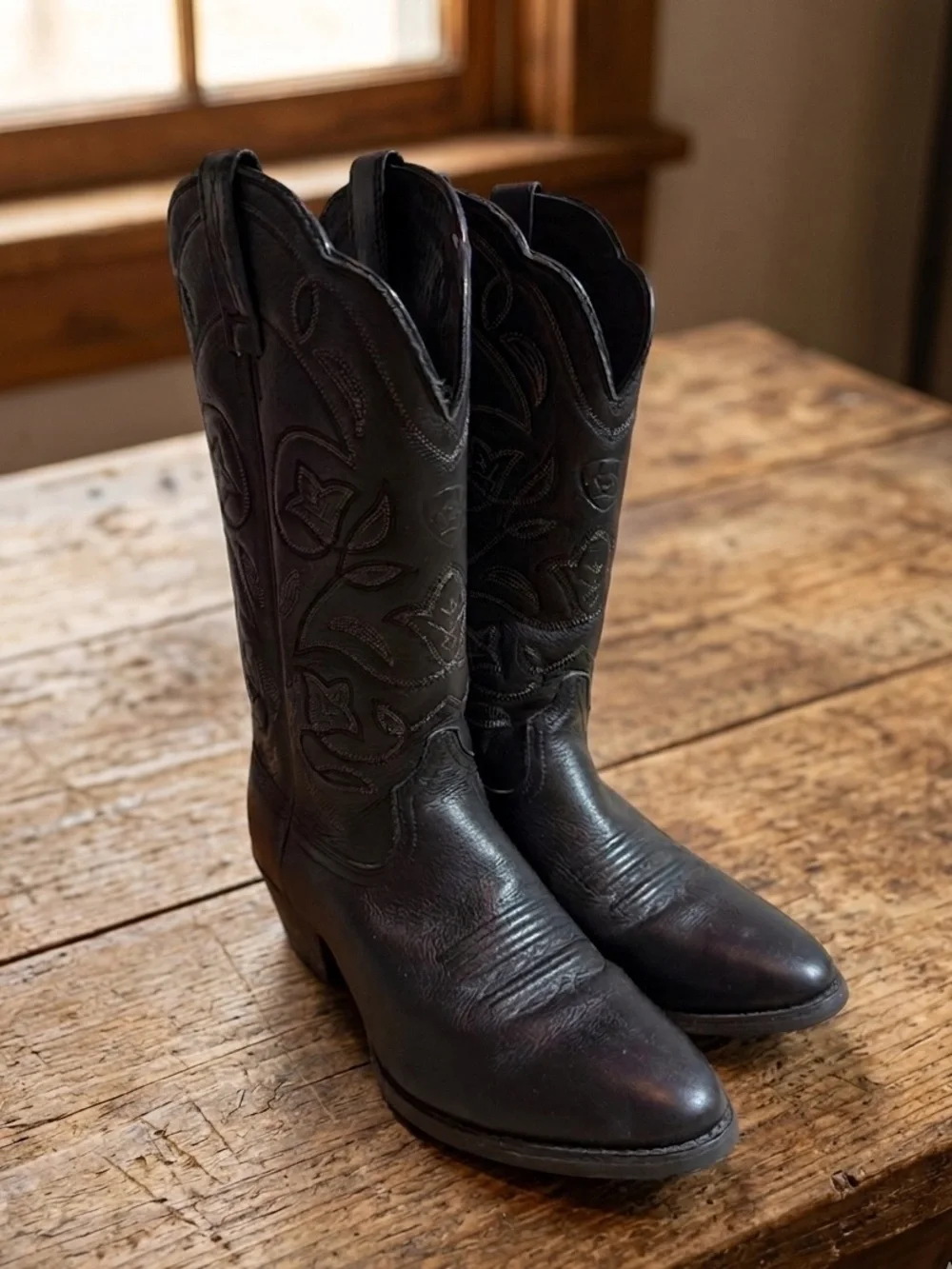 Ariat Women's Heritage R Toe Western Boots Black Leather  6
